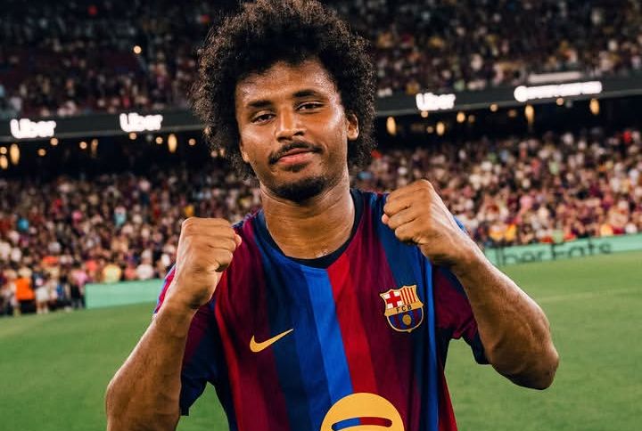 Karim Adeyemi in a Barcelona shirt during a match